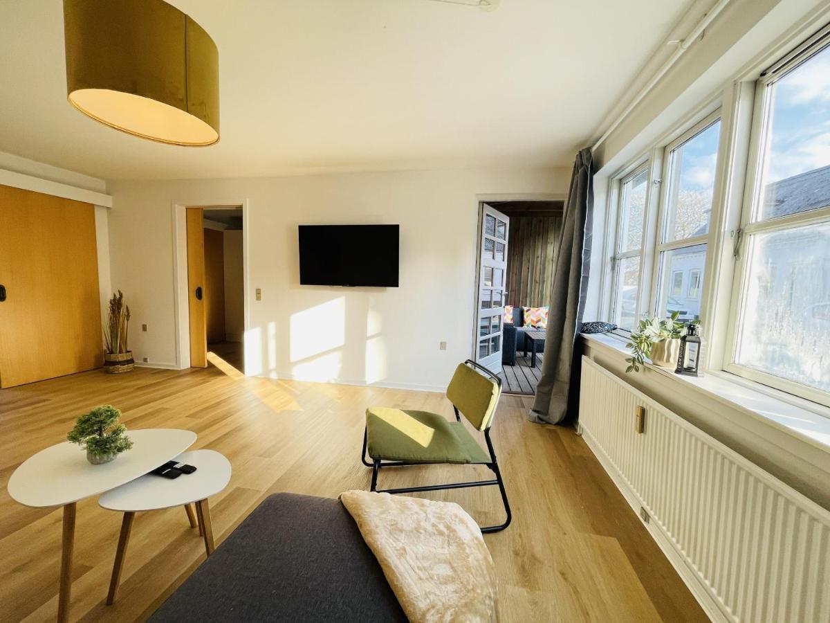 Aday - Central Terrace Apartment In Hjørring Екстериор снимка