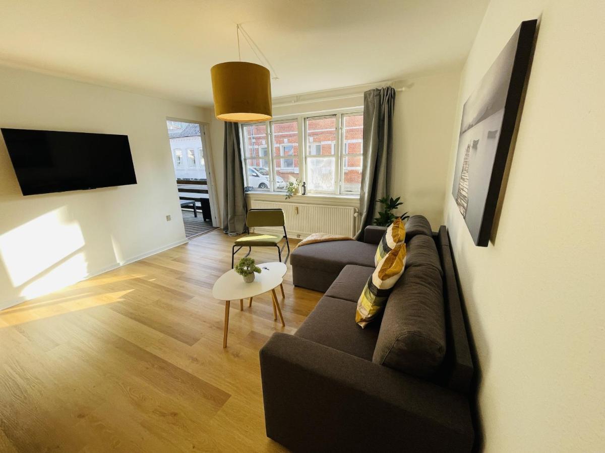 Aday - Central Terrace Apartment In Hjørring Екстериор снимка
