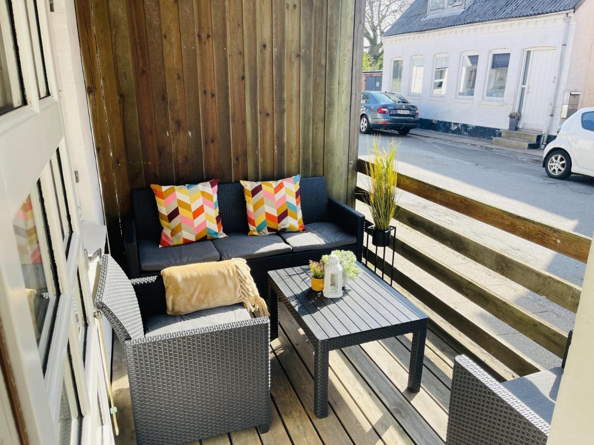 Aday - Central Terrace Apartment In Hjørring Екстериор снимка